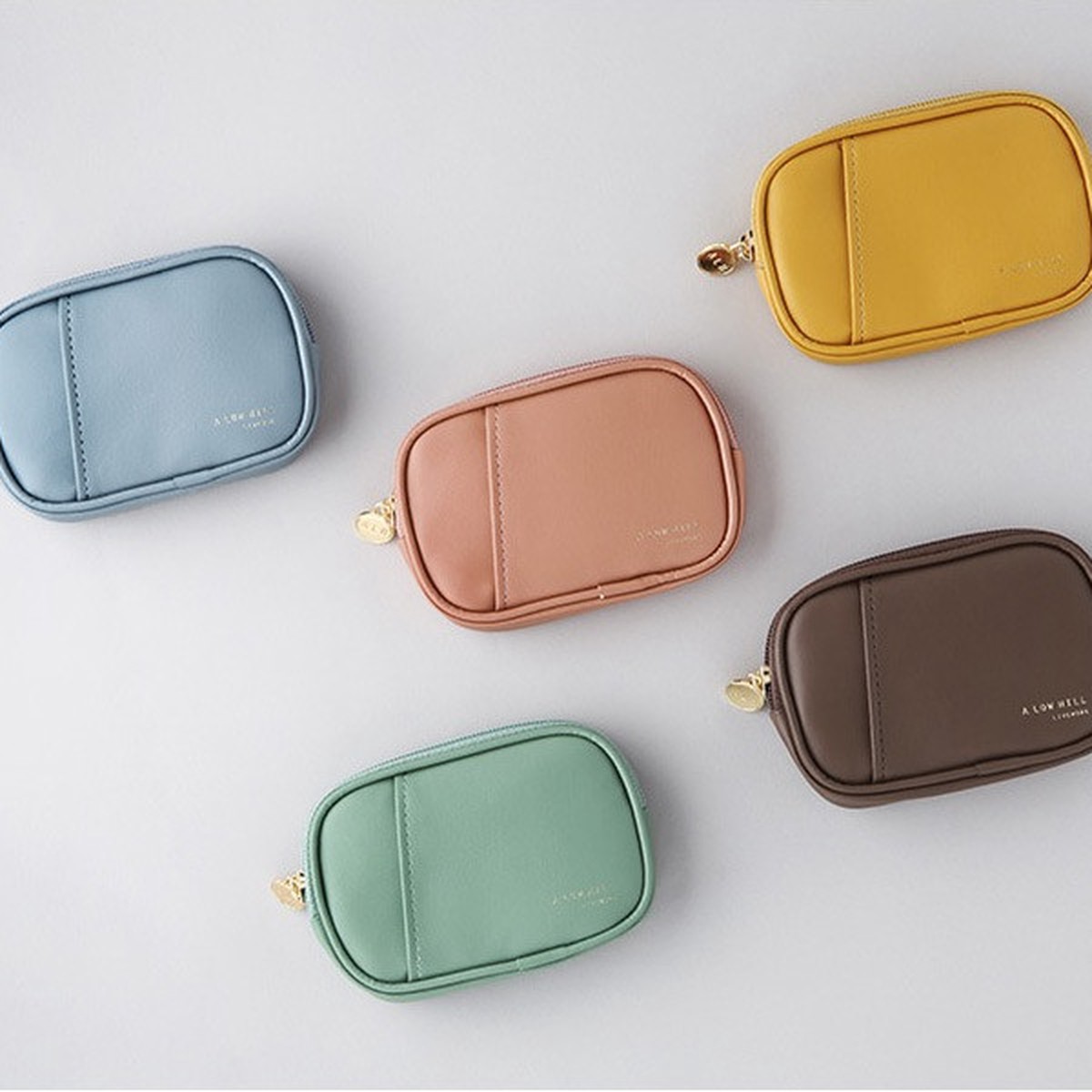 A low hill basic pocket card case pouch